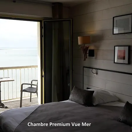 Les Brises Hotel